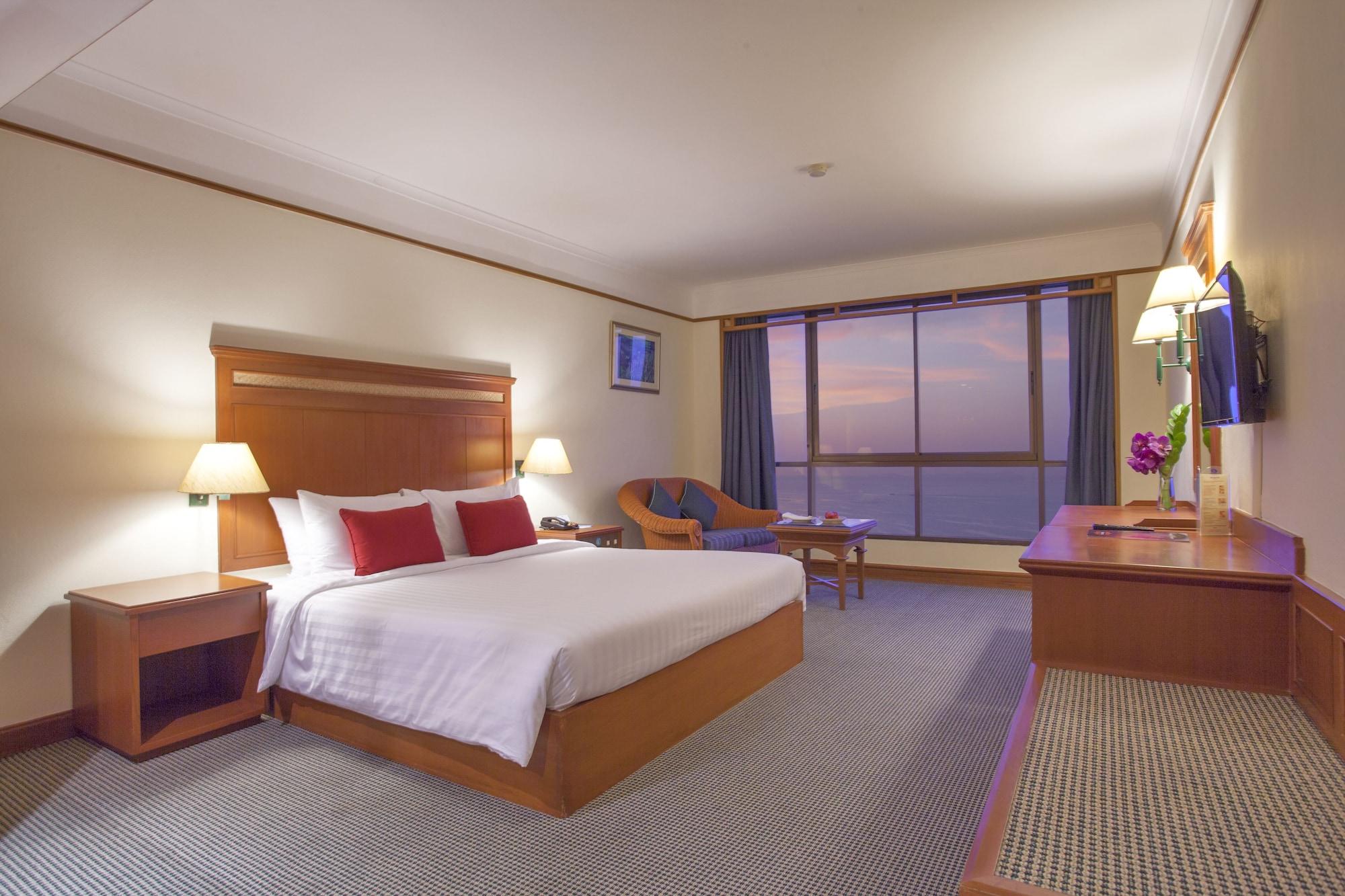Cholchan Pattaya Beach Resort - Sha Extra Plus Exteriör bild Deluxe Ocean View Room