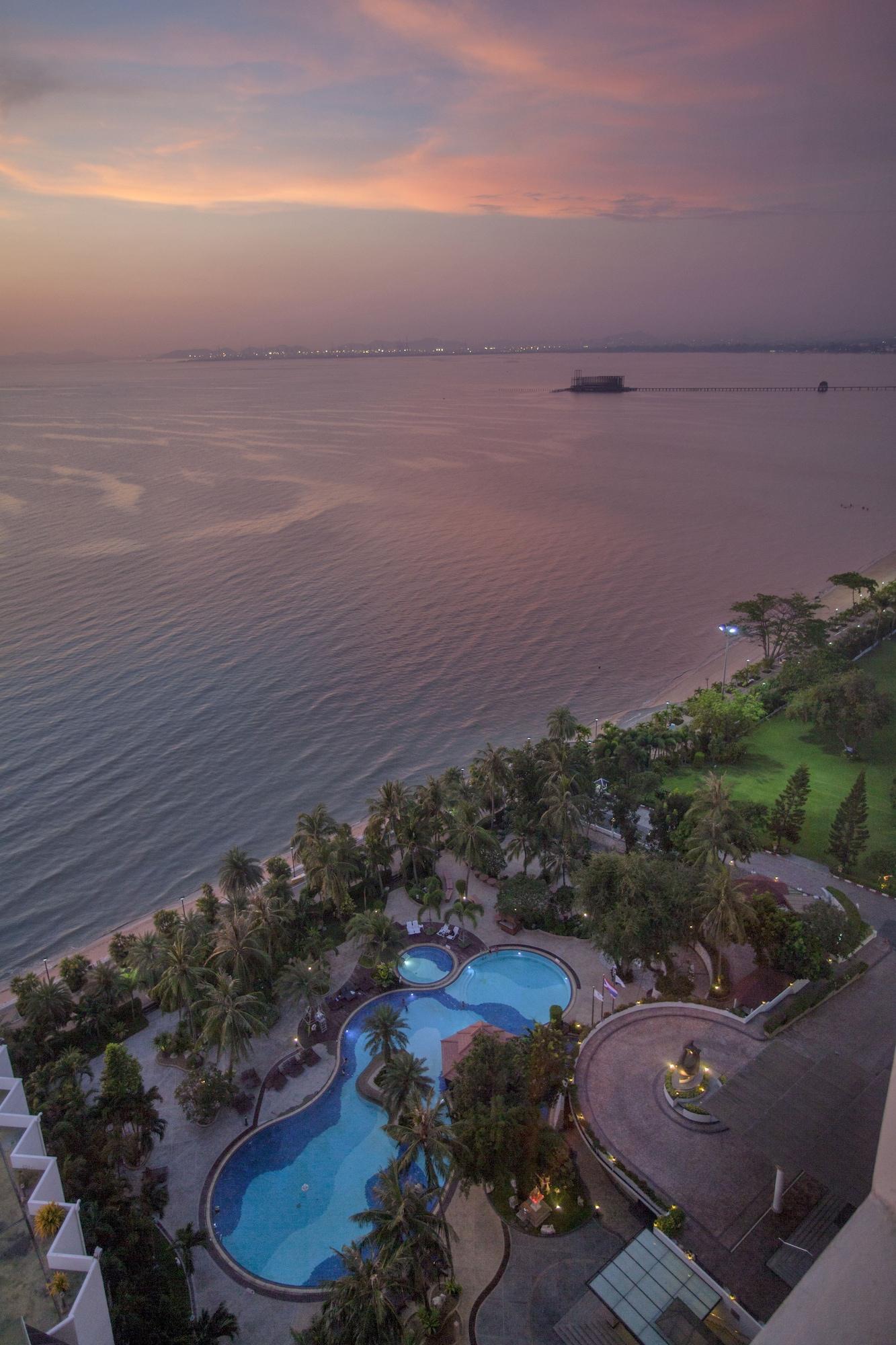Cholchan Pattaya Beach Resort - Sha Extra Plus Exteriör bild
