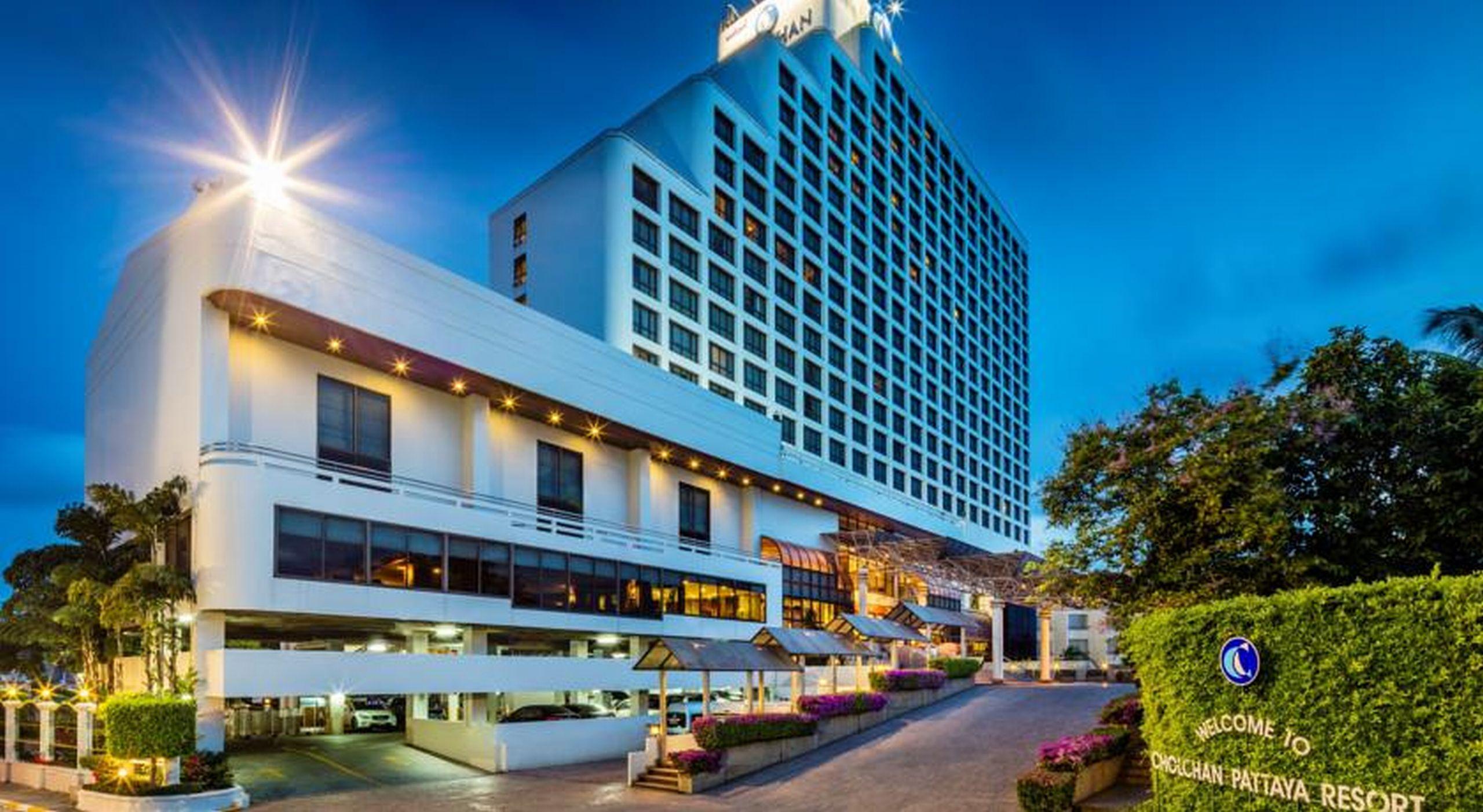 Cholchan Pattaya Beach Resort - Sha Extra Plus Exteriör bild Royal Paragon Hotel