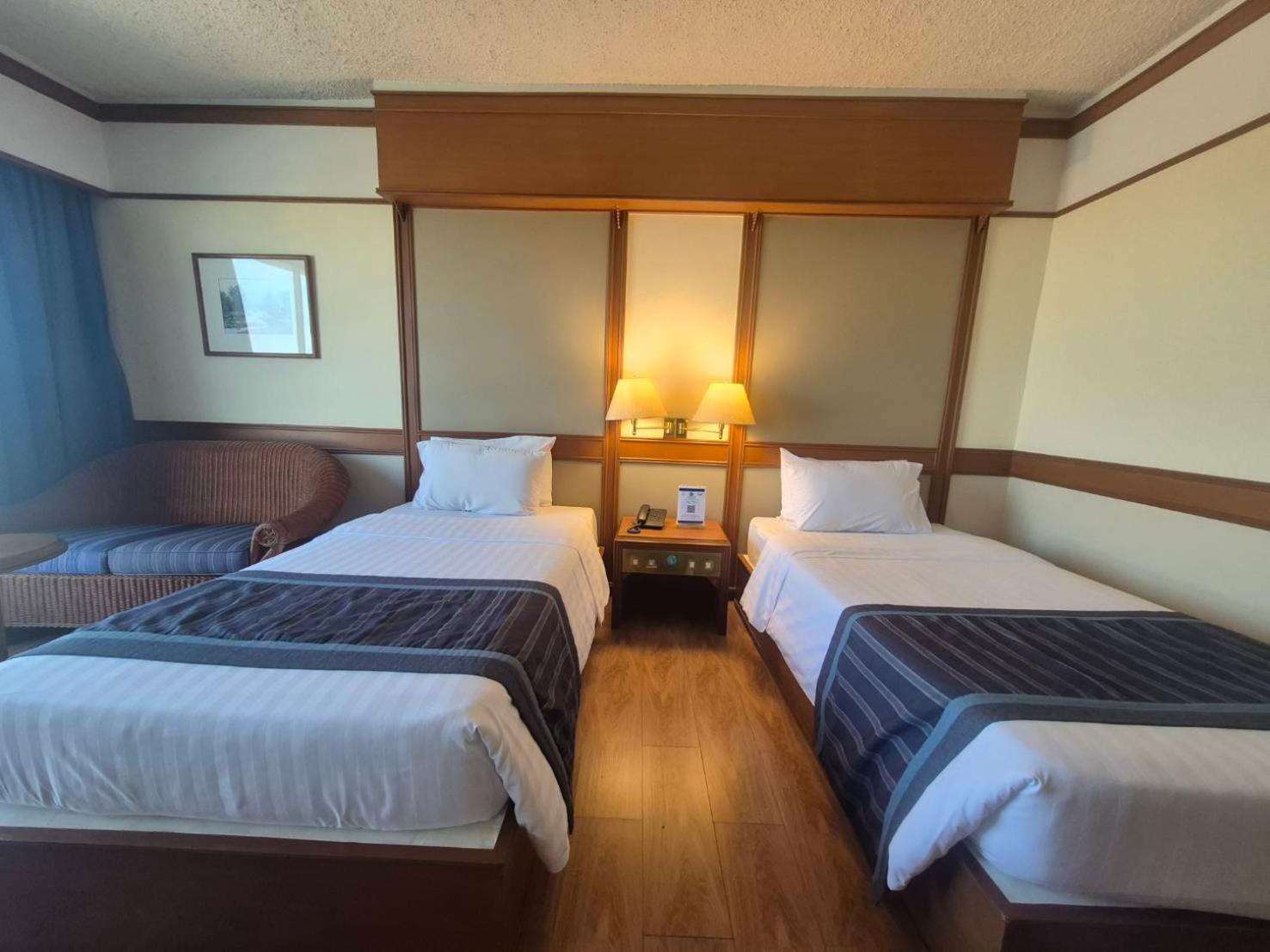 Cholchan Pattaya Beach Resort - Sha Extra Plus Exteriör bild