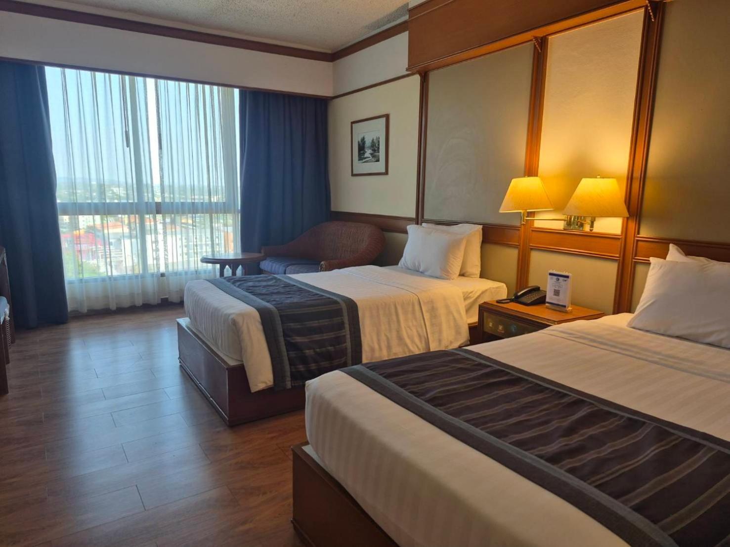 Cholchan Pattaya Beach Resort - Sha Extra Plus Exteriör bild
