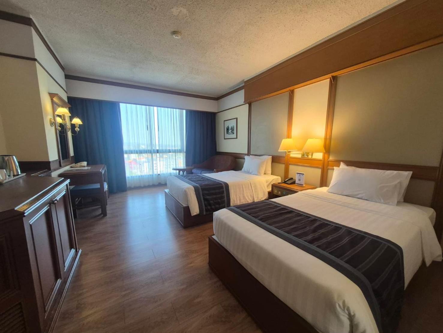 Cholchan Pattaya Beach Resort - Sha Extra Plus Exteriör bild