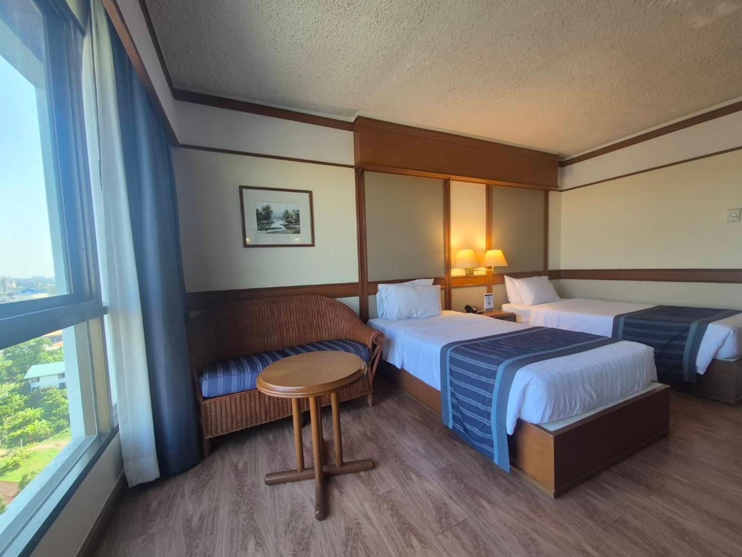 Cholchan Pattaya Beach Resort - Sha Extra Plus Exteriör bild