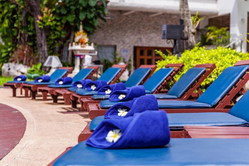 Cholchan Pattaya Beach Resort - Sha Extra Plus Exteriör bild Poolside at the Royal Paradise Hotel & Spa