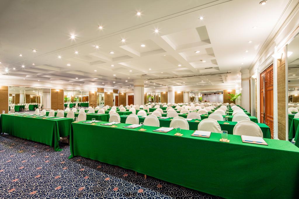 Cholchan Pattaya Beach Resort - Sha Extra Plus Exteriör bild Meeting room