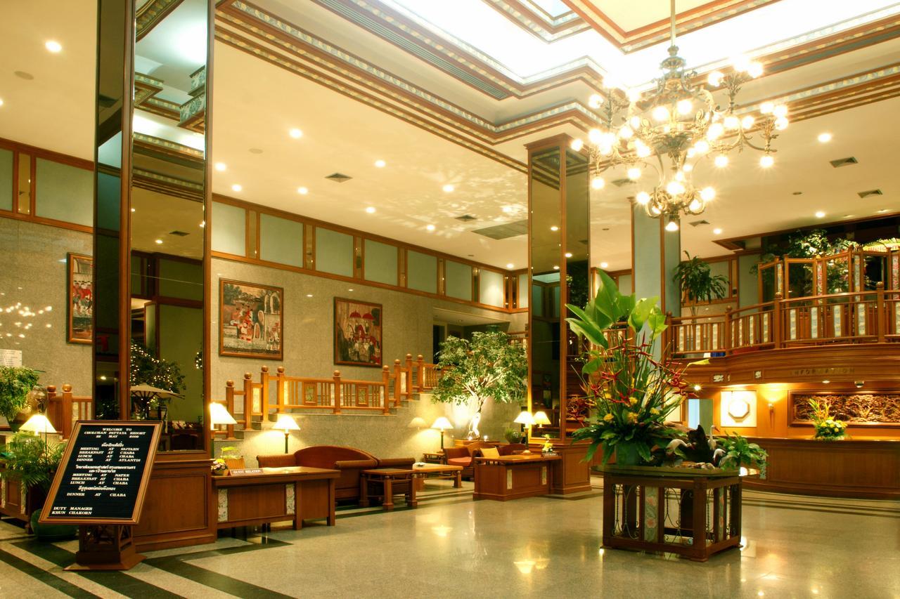 Cholchan Pattaya Beach Resort - Sha Extra Plus Exteriör bild Lobby