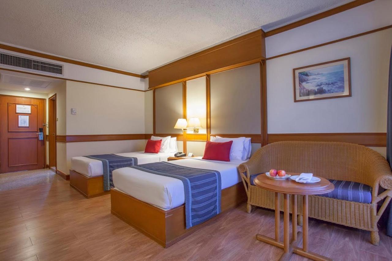 Cholchan Pattaya Beach Resort - Sha Extra Plus Exteriör bild