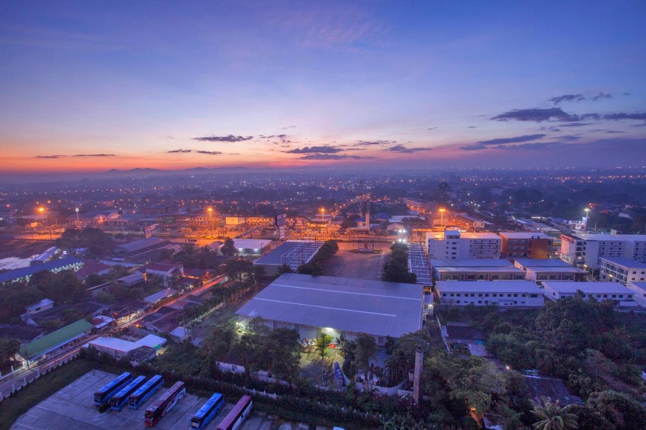 Cholchan Pattaya Beach Resort - Sha Extra Plus Exteriör bild Aerial view of the city