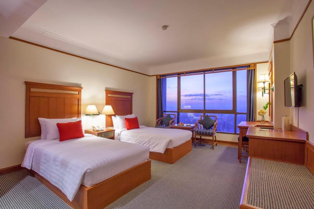 Cholchan Pattaya Beach Resort - Sha Extra Plus Exteriör bild